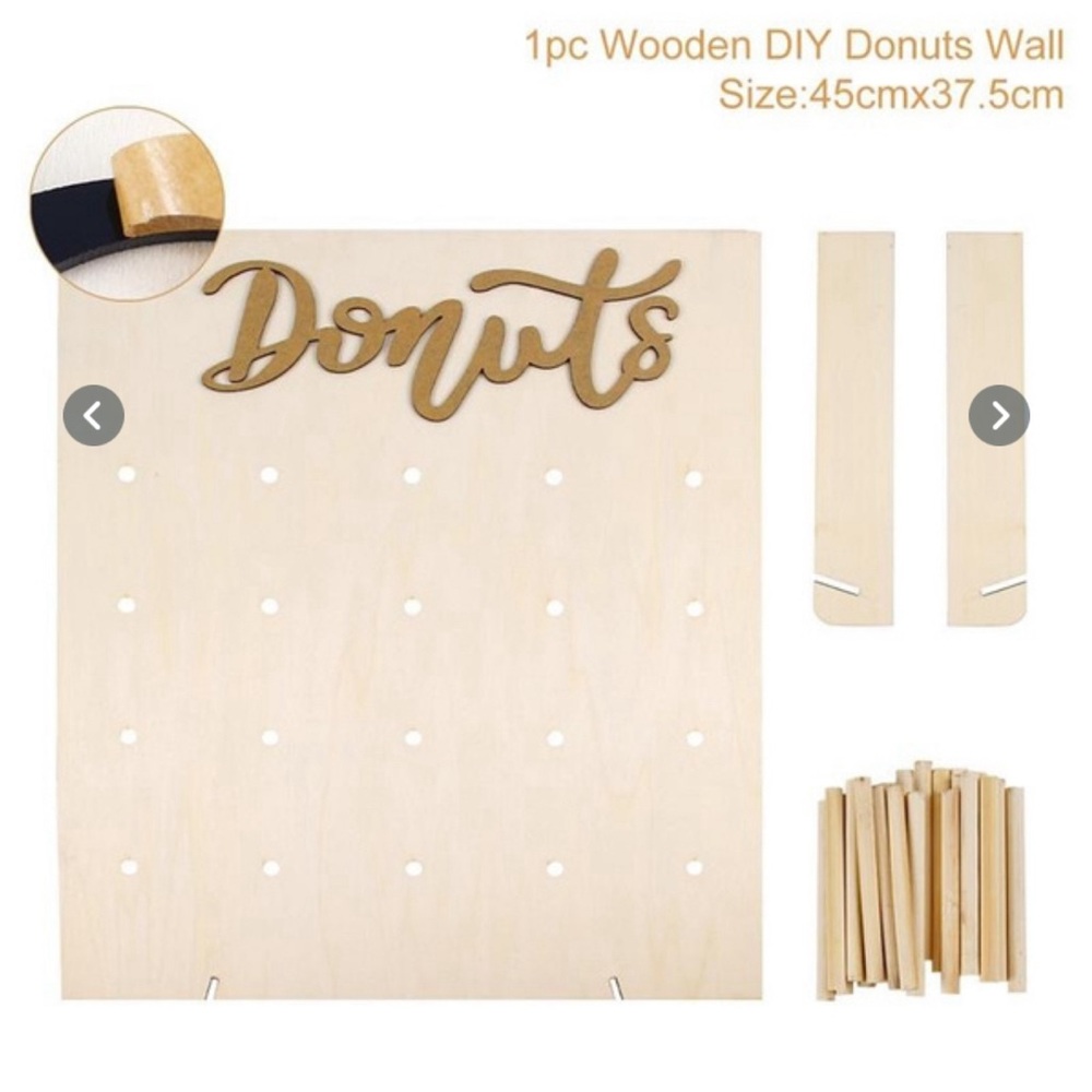 Small donut wall(20 donuts) and 3 donut stands.